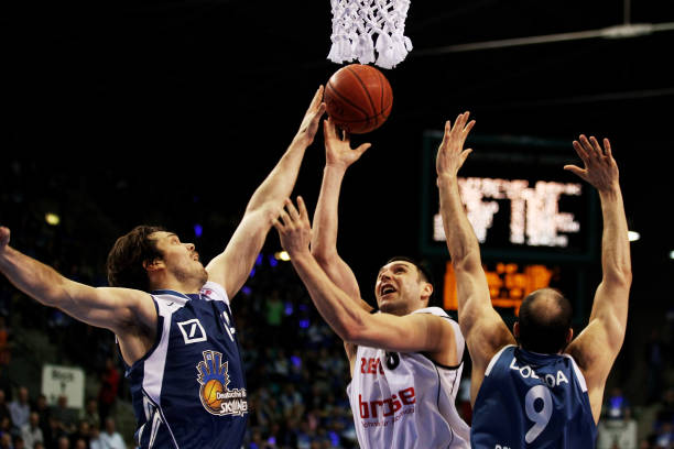 篮下强打以 篮下强打以