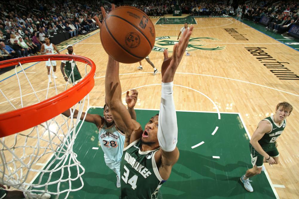 他在场上充 他在场上充