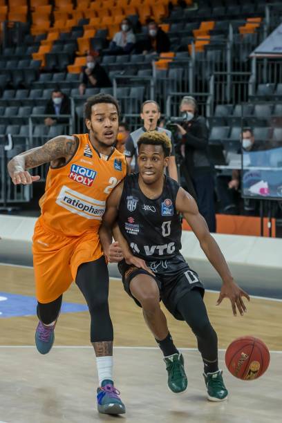 他用头球创 他用头球创